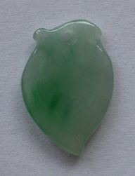 翠色生辉 浅谈翡翠精品挂饰的魅力与收藏