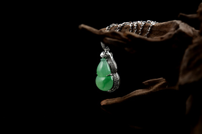 翡翠葫芦 东方祥瑞之美，光影下的温润雅韵