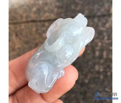 匠心独运，乾坤在握 探秘水润缅甸翡翠“扭转乾坤”吊坠