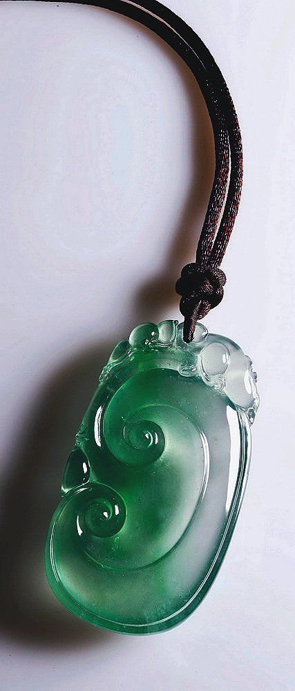 翡翠如意挂件 传统与美好的象征